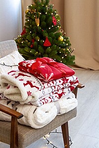 Christmas fleece blanket with a snowflake, red