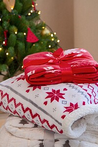 Christmas fleece blanket with a snowflake, red