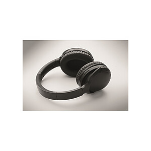 Foldable headphones in pouch
