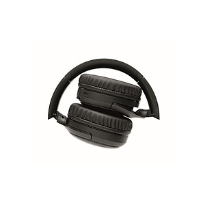 Foldable headphones in pouch