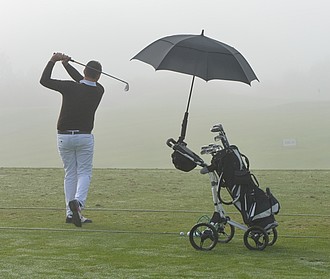 Golf umbrella with windscreen
