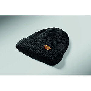Knitted beanie with cuff