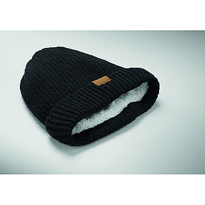 Knitted beanie with cuff