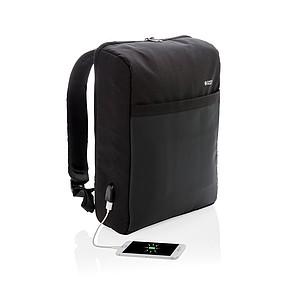 Laptop backpack with magnetic bucklestraps
