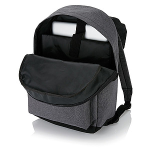 Laptop backpack with magnetic bucklestraps