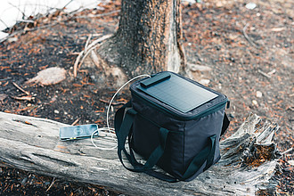 Pedro AWARE™ RPET deluxe cooler bag with 5W solar panel
