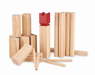 Pinewood outdoor throwing game