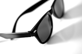 Plastic classic fashion sunglasses with UV-400 protection.