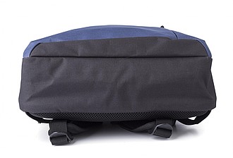 Polyester (600D) backpack with zippered front pocket. Adjustable and padded shoulder straps.