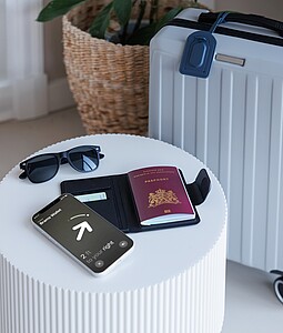 Recycled passport holder with tracking Mavi, black