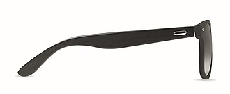 Sunglasses with bamboo arms