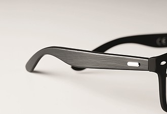 Sunglasses with bamboo arms