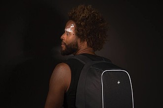 Swiss Peak AWARE™ anti-theft 15.6