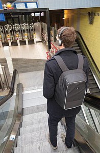 Swiss Peak AWARE™ anti-theft 15.6