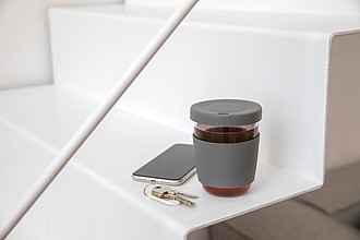 Ukiyo borosilicate glass with silicone lid and sleeve