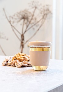 Ukiyo borosilicate glass with silicone lid and sleeve