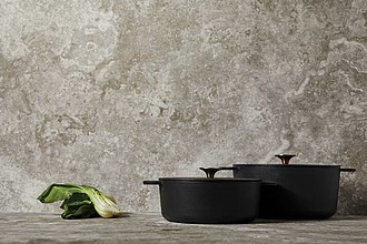 Ukiyo cast iron pan medium