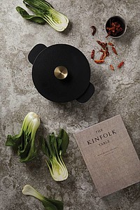 Ukiyo cast iron pan medium