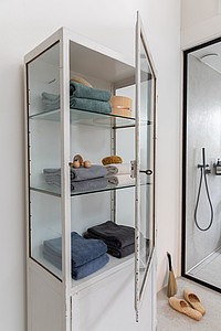 Ukiyo Sakura AWARE™ 500 gsm bath towel 70 x 140cm
