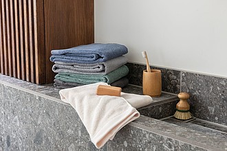Ukiyo Sakura AWARE™ 500 gsm bath towel 70 x 140cm