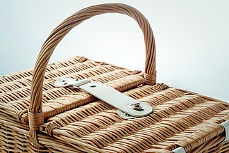 Wicker picnic basket 4 people