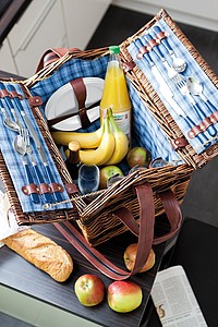 Willow picnic basket 