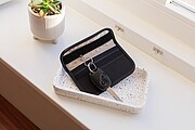 Recycled key and card pouch Ripple, black