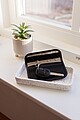 Recycled key and card pouch Ripple, black
