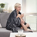 VANILLA SEASON BERNINA TV blanket with sleeves, grey