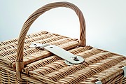 Wicker picnic basket 4 people