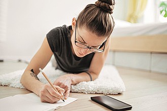 Long lasting inkless pen