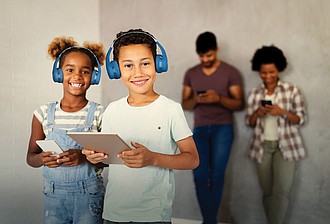 Motorola JR 300 kids wireless safety headphone