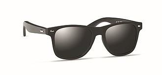 Sunglasses with bamboo arms