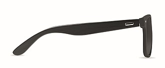Sunglasses with bamboo arms