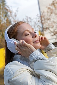 Urban Vitamin Belmont wireless headphone