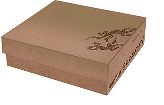VANILLA SEASON PAPUA Gift box with two white wine glasses and space for bottle, 250 ml