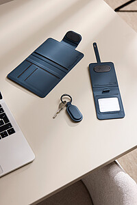 VINGA RCS Document Holder with Tracker, Navy Blue