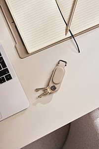 VINGA RCS Key Ring with Tracker, Beige