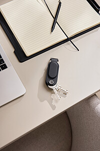 VINGA RCS Key Ring with Tracker, Black