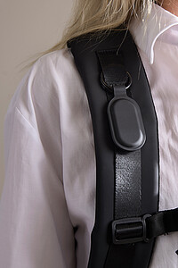 VINGA RCS Keychain with Tracker, Black
